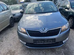 Grau Gebraucht 2013 Skoda Rapid Active Limousine | 3.900 € (Teuer)