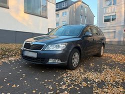 Grau Gebraucht 2010 Skoda Octavia Ambiente Kombi | 4.700 € (Fairer Preis)