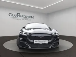 Iridiumschwarz metallic Gebraucht 2023 Ford Mustang Mach-E Basis SUV | 31.980 € (Superpreis)