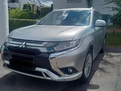 Silber Gebraucht 2021 Mitsubishi Outlander P-HEV Basis SUV | 18.200 € (Guter Preis)