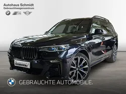 Carbonschwarz metallic Gebraucht 2021 BMW X7 M Sport SUV | 67.660 € (Fairer Preis)