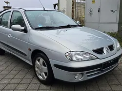 Silber Gebraucht 2002 Renault Mégane GrandTour Kombi | 1.990 € (Fairer Preis)