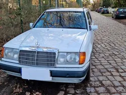 Weiß Gebraucht 1991 Mercedes 230 Kombi | 3.500 €