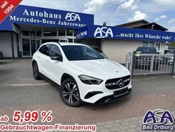 Weiß Gebraucht 2024 Mercedes GLA200 Edition SUV | 41.790 €