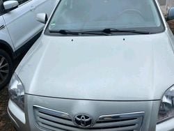 Grün Gebraucht 2007 Toyota Avensis Kombi | 3.000 € (Fairer Preis)