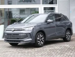 Delfingrau metallic Neu 2025 VW Tiguan Life SUV | 40.390 € (Guter Preis)