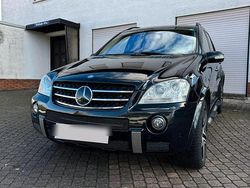 Schwarz Gebraucht 2007 Mercedes ML420 AMG SUV | 16.000 €