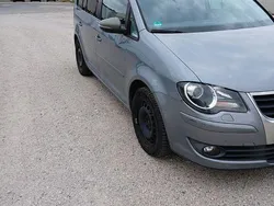 Grau Gebraucht 2010 VW Touran Trendline Van / Kleinbus | 2.600 € (Guter Preis)