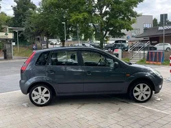 Grau Gebraucht 2004 Ford Fiesta Ghia Kleinwagen | 1.999 € (Fairer Preis)