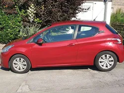 Rot Gebraucht 2012 Peugeot 208 Active Kleinwagen | 6.250 € (Fairer Preis)