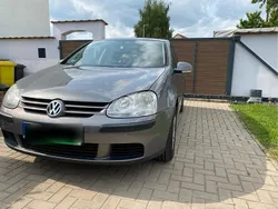 Grau Gebraucht 2004 VW Golf V Kleinwagen | 2.800 € (Fairer Preis)