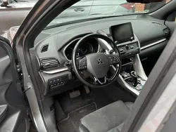 Grau Gebraucht 2022 Mitsubishi Eclipse Cross Basis SUV | 26.000 € (Etwas zu teuer)