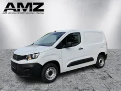 Weiss icy Gebraucht 2023 Peugeot Partner Premium Van / Kleinbus | 21.765 € (Teuer)
