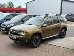Grün Gebraucht 2016 Dacia Duster Prestige SUV | 6.900 € (Fairer Preis)
