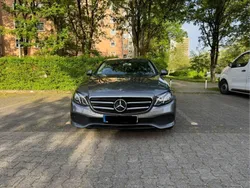 Grau Gebraucht 2020 Mercedes E220 Limousine | 32.500 € (Fairer Preis)