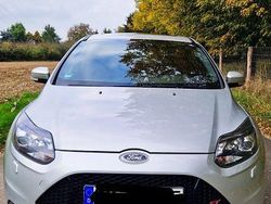 Silber Gebraucht 2014 Ford Focus ST Limousine | 9.100 € (Fairer Preis)