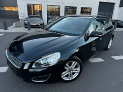 Schwarz Gebraucht 2013 Volvo V60 Summum Kombi | 7.800 € (Guter Preis)