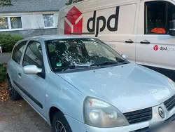 Grau Gebraucht 2004 Renault Clio II Kleinwagen | 1.300 €
