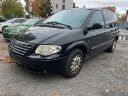 Schwarz Gebraucht 2006 Chrysler Voyager Van / Kleinbus | 2.499 € (Fairer Preis)
