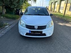 Weiß Gebraucht 2009 Dacia Sandero Kleinwagen | 2.400 €