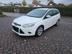 Weiß Gebraucht 2011 Ford Focus Trend Limousine | 2.500 € (Guter Preis)
