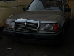 Gold Gebraucht 1989 Mercedes 260 Limousine | 6.900 €
