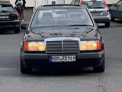 Blau Gebraucht 1992 Mercedes E260 Sportline Limousine | 5.500 €