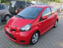 Rot Gebraucht 2011 Toyota Aygo Kleinwagen | 5.950 € (Teuer)