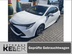 Weiß Gebraucht 2020 Toyota Corolla Club Limousine | 20.990 € (Guter Preis)