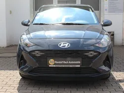 Grau Gebraucht 2023 Hyundai i10 Select Kleinwagen | 14.150 € (Fairer Preis)