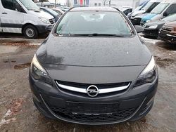 Grau Gebraucht 2015 Opel Astra Edition Kombi | 3.350 €
