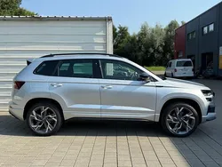 Brillant silver brillant silver Neu 2025 Skoda Karoq SportLine SUV | 39.710 € (Guter Preis)
