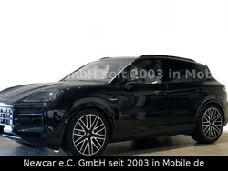 Schwarz Neu 2025 Porsche Cayenne S E-Hybrid SUV | 136.255 €
