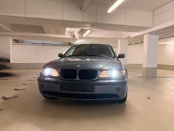 Blau Gebraucht 2002 BMW 320 Limousine | 5.900 € (Etwas zu teuer)