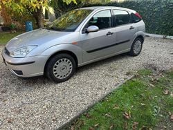 Grau Gebraucht 2004 Ford Focus Futura Limousine | 1.950 € (Fairer Preis)