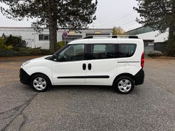 Weiß Gebraucht 2016 Opel Combo Selection Van / Kleinbus | 4.999 € (Guter Preis)