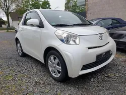 Weiß (metallic) Gebraucht 2009 Toyota iQ Kleinwagen | 5.390 € (Fairer Preis)