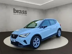 Nevada weiß metallic/magnetic grau metallic Gebraucht 2023 Seat Arona FR SUV | 21.480 € (Fairer Preis)