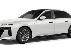 Weiß Gebraucht 2024 BMW 740 Comfort Edition Limousine | 95.775 €