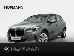 Skyscraper grau metallic Gebraucht 2022 BMW 218 Active Tourer Luxury Line Van / Kleinbus | 27.432 € (Etwas zu teuer)
