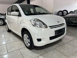 Weiss Gebraucht 2011 Daihatsu Sirion Kleinwagen | 2.499 € (Etwas zu teuer)