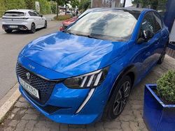 Blau/typ aussenverkleidung metallic drei (metallic) Gebraucht 2021 Peugeot e-208 GT Kleinwagen | 17.975 € (Fairer Preis)