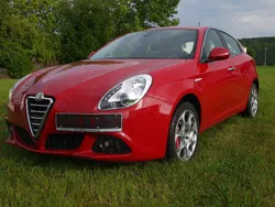 Rot Gebraucht 2011 Alfa Romeo Giulietta Turismo Kleinwagen | 4.400 € (Fairer Preis)