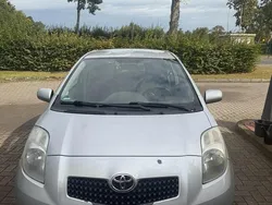 Silber Gebraucht 2007 Toyota Yaris Kleinwagen | 2.200 € (Fairer Preis)