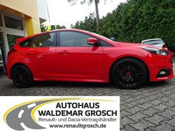 Racerot (metallic) Gebraucht 2018 Ford Focus ST Limousine | 19.964 € (Fairer Preis)