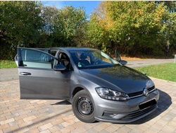 Grau Gebraucht 2018 VW Golf VII Limousine | 10.600 € (Fairer Preis)