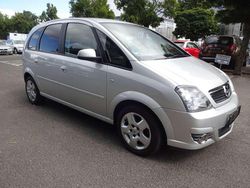 Silber Gebraucht 2010 Opel Meriva Innovation Van / Kleinbus | 4.500 € (Guter Preis)