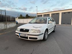 Weiß Gebraucht 2008 Skoda Octavia Kombi | 1.800 € (Fairer Preis)