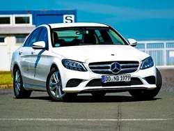 Weiß Gebraucht 2019 Mercedes C180 Limousine | 22.500 €