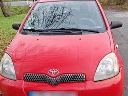 Rot Gebraucht 2003 Toyota Yaris Kleinwagen | 1.700 €
